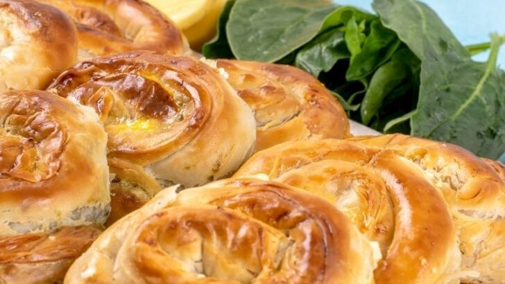 Hazır Yufkadan Kıymalı Gül Böreği Tarifi
