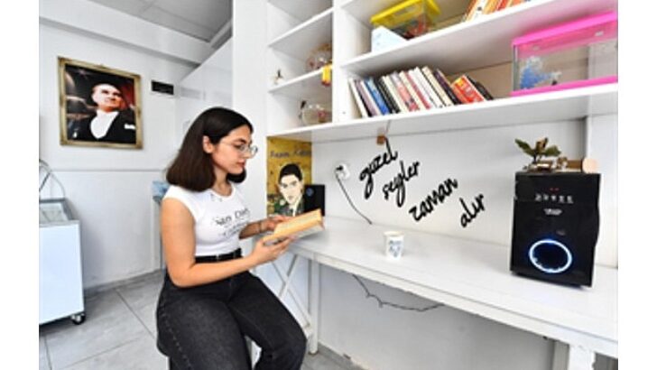 İzmir Büyükşehir öğrencinin yanında