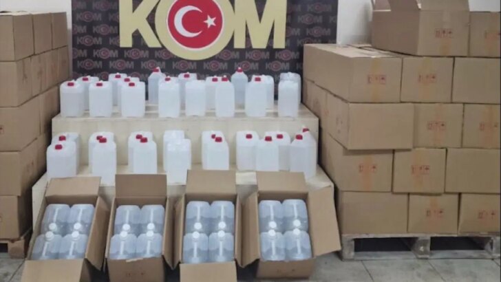 İzmir’de 3,5 ton uydurma içki ele geçirildi: 5 tutuklama
