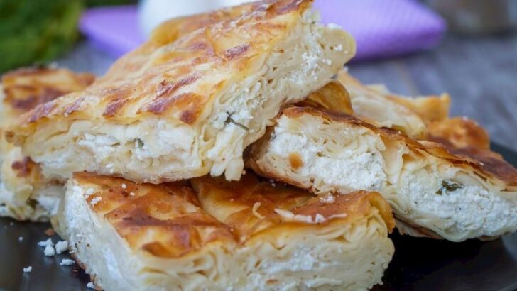 10 Dakikada Peynirli Börek Tarifi