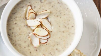 Bademli Kremalı Mantar Çorbası Tarifi