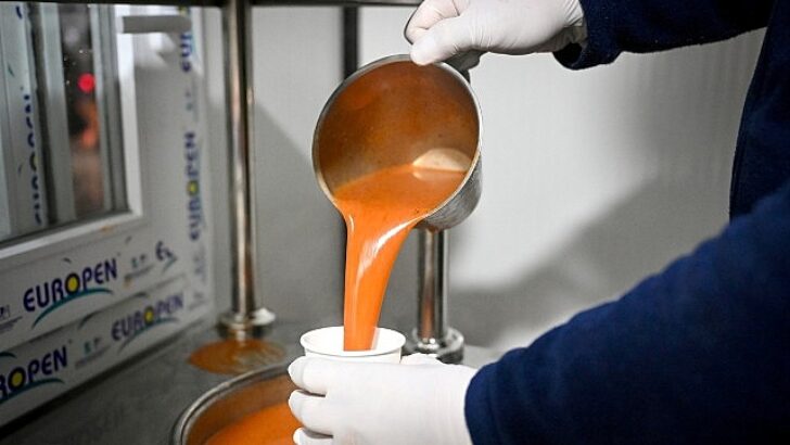 Bornova’da soğuk günlere karşı sıcak dayanışma