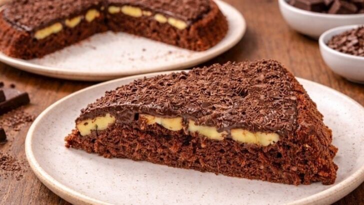 Çikolata Soslu Muzlu Tart Kek Tarifi