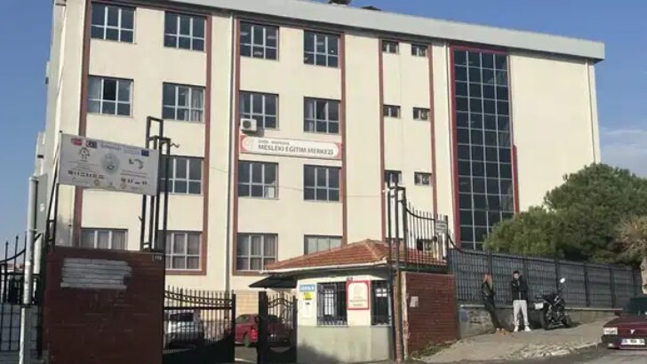 Ders saatinde öğrencileri konutuna götürüp paklık yaptıran öğretmene soruşturma