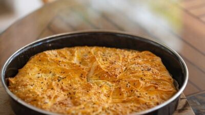 Hazır Yufkadan Tepsi Böreği Tarifi