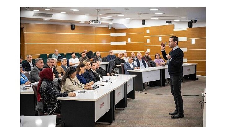 İzmirli muhtarlar Bornova Muhtarlar Akademisi’nde buluştu