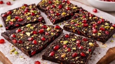 Nar Aromalı Antep Fıstıklı Bitter Çikolata Tarifi