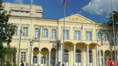 ‘Öğrencileri dersten çıkarıp konutunda paklık yaptırdı’ argümanı: Öğretmen gözaltına alındı!