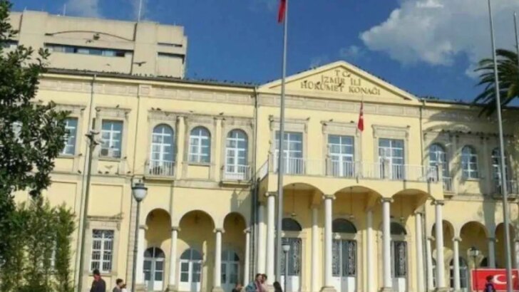 ‘Öğrencileri dersten çıkarıp konutunda paklık yaptırdı’ argümanı: Öğretmen gözaltına alındı!