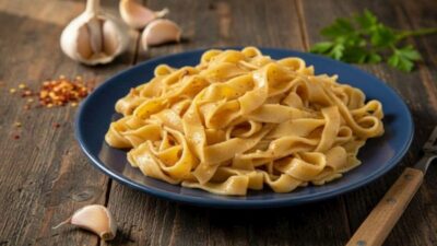 Sarımsaklı El Açması Makarna Tarifi