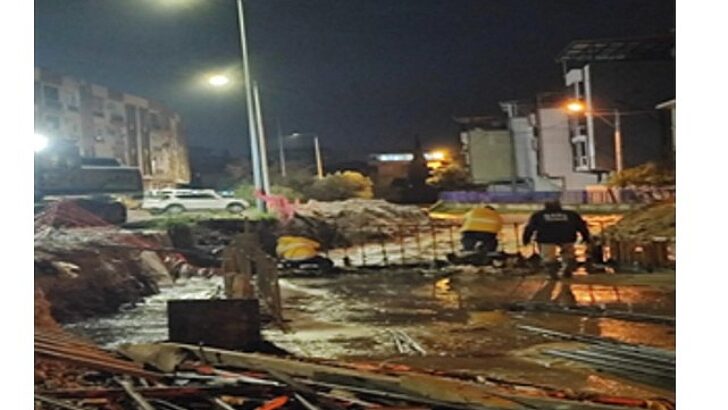 Yıldırım düştü, gelgit nedeniyle dereler taştı