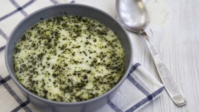 Yoğurtlu Arpa Şehriye Çorbası Tarifi