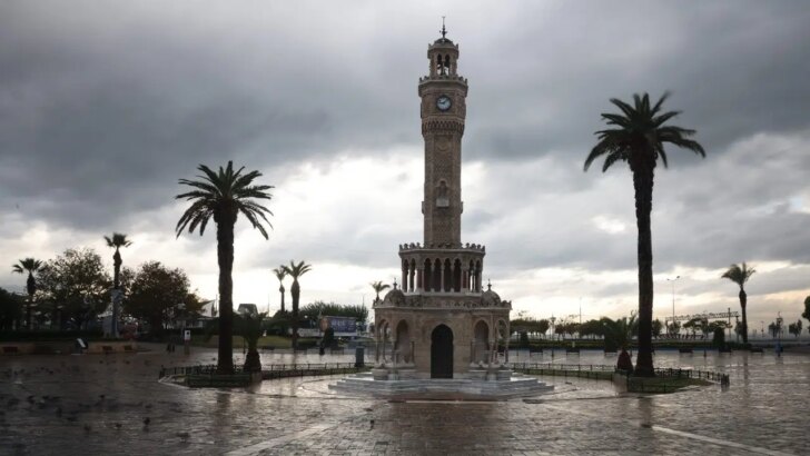 İzmir Valiliği’nden kuvvetli yağış ve lodos uyarısı: Saat verdiler!