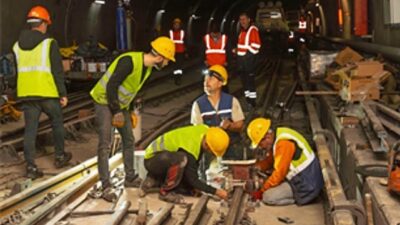 Bornova’da metro sınırında raylar yenileniyor