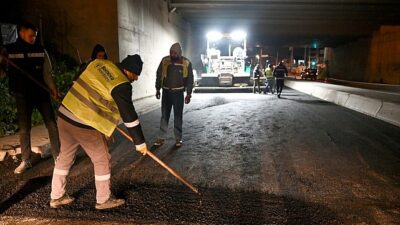 Bornova’da yağmur bitti, asfalt serimi başladı