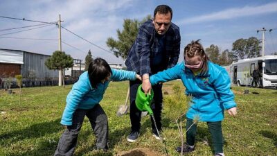 Bornova’nın en özel fidanları toprakla buluştu