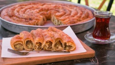 El Açması Pırasalı Börek Tarifi