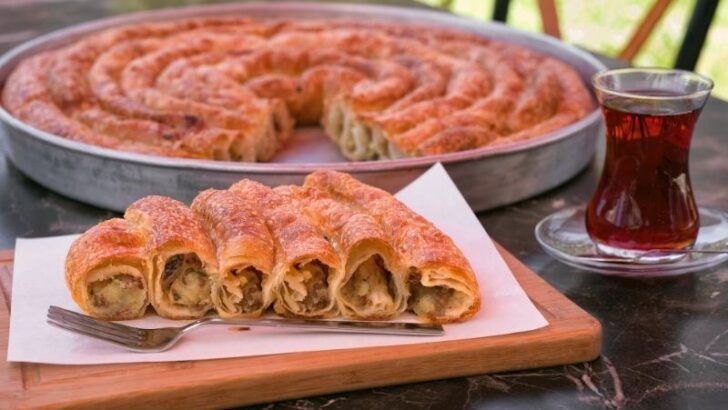 El Açması Pırasalı Börek Tarifi