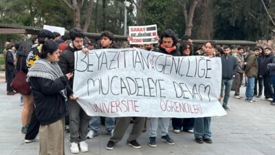 İzmir’de öğrencilerden 19 Mart hareketi