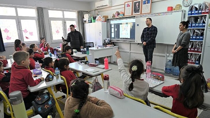 Ömer Eşki Hayat Bilgisi dersinde mahallî idareleri anlattı