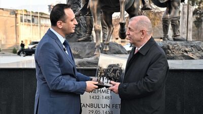 Ümit Özdağ Abide-i Hürriyet Meydanı’na övgü: “Böyle bir yeri görmekten büyük memnunluk duydum.”