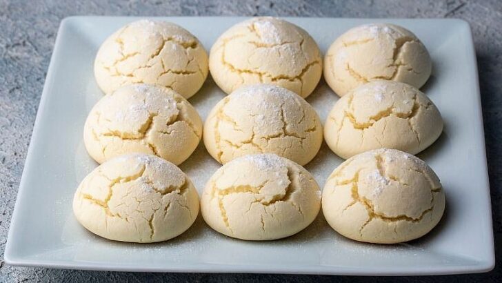 3 Malzemeli Ağızda Dağılan Un Kurabiyesi Tarifi