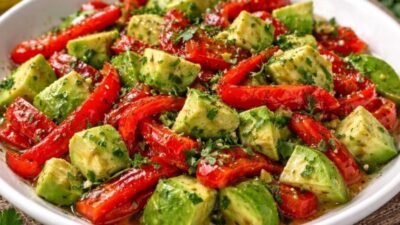 Avokadolu Köz Biber Salatası Tarifi