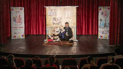 Bornova’da çocuk tiyatrosuna ağır ilgi