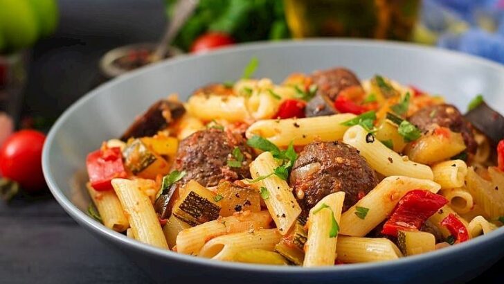 Köfteli Ve Patlıcanlı Penne Tarifi