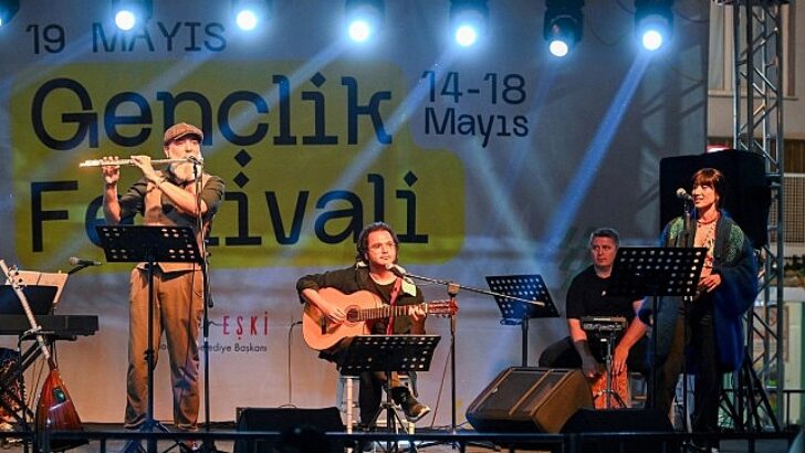 19 Mayıs gençlik sahnesi Küçükpark’ta kuruldu