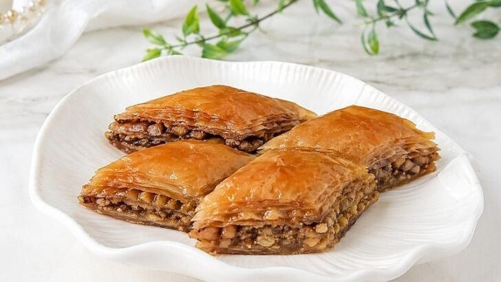 Kolay Ev Baklavası Tadında Şerbetli Tatlı Tarifi