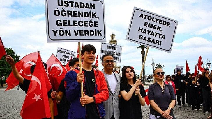 Maarifin Kalbinde Becerili Gençlik” Kortej Yürüyüşü Gerçekleştirildi