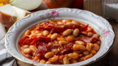 Pastırmalı Kuru Fasulye Tarifi