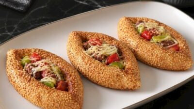 Sucuklu Kaşarlı Poğaça Tarifi