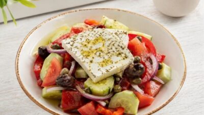Akdeniz Usulü Beyaz Peynirli Yaz Salatası