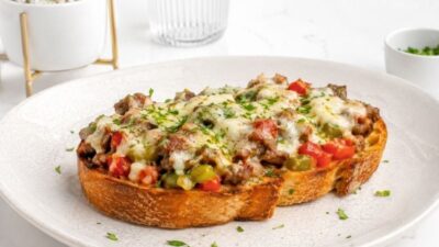 Bol Malzemeli Kavurmalı Ekmek Üstü Tarifi