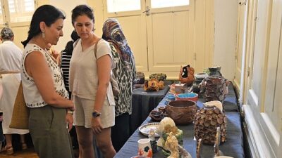 Bornova’da çamura biçim veren kursiyerlerden mitolojik esinti