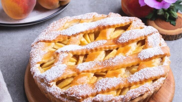 Kıyır Kıyır Hamuruyla Şeftalili Tart Tarifi