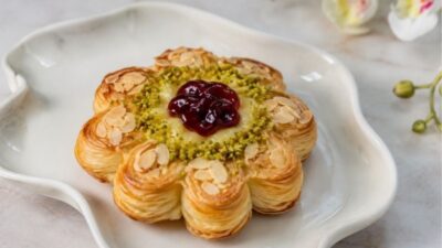 Pastane Usulü Kremalı Milföy Çiçeği Tarifi