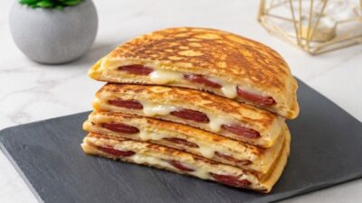 Sucuklu Kaşarlı Tuzlu Pankek Tarifi