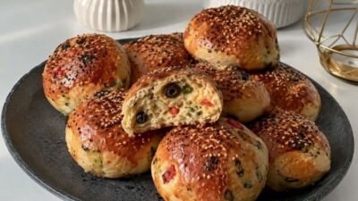 Zeytinli Sebzeli Yumuşak Poğaça Tarifi