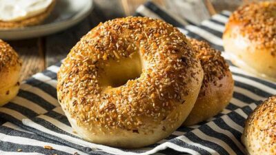 4 Malzemeyle Yüksek Proteinli Kahvaltılık Bagel Tarifi
