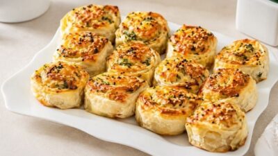 5 Dakikada Hazırlanan Kahvaltılık Börek Tarifi