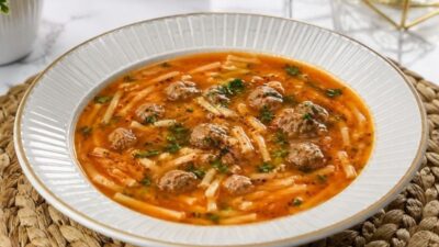 Anne Usulü Köfteli Kesme Çorba Tarifi