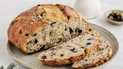Autolyse (Otoliz) Tekniği İle Zeytinli Artisan Ekmek Tarifi