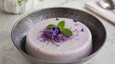 Çiçek Aromalı Menekşeli İrmikli Sütlü Tatlı Tarifi