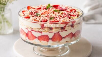 Çilek Ve Beyaz Çikolatanın Buluştuğu Tiramisu Tarifi