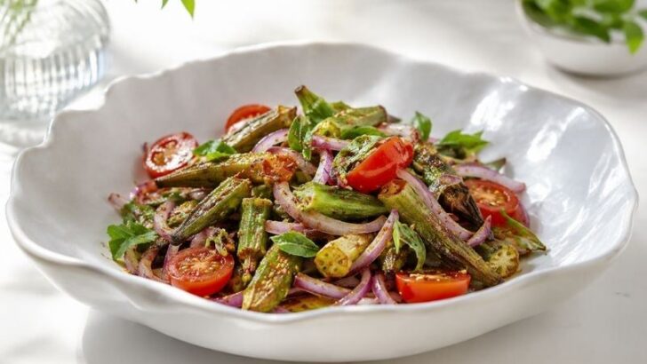 Fırında Çıtır Bamya Salatası Tarifi