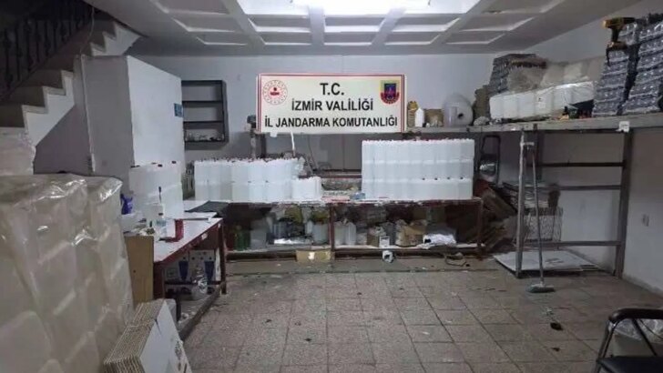 İzmir’de ‘kaçak içki’ operasyonu: 14 şahsa gözaltı