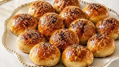 Kahvaltıya 10 Dakikada Kolay Poğaça Tarifi